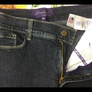 NYDJ Sz 10P Black Dark Wash Denim Jeans Straight L